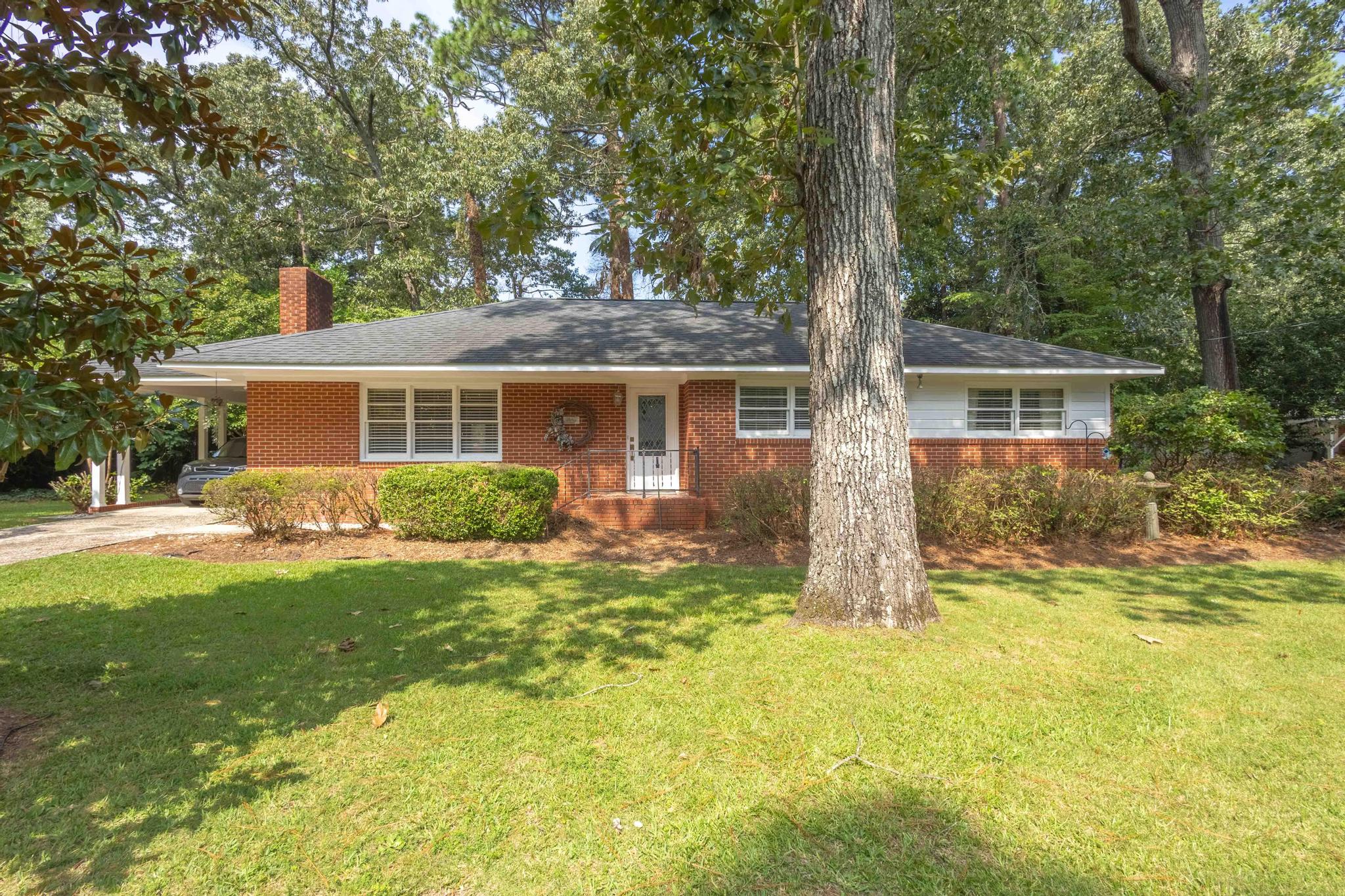 831 Azalea Place Southeast